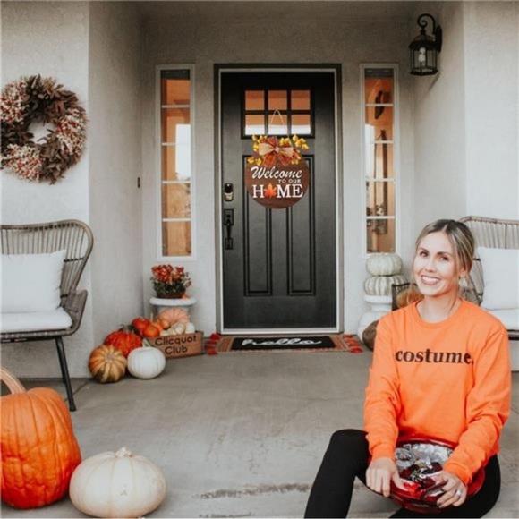 Interchangeable Welcome Sign for Front Door with 4 Seasonal Wreaths - Picture 6 of 7